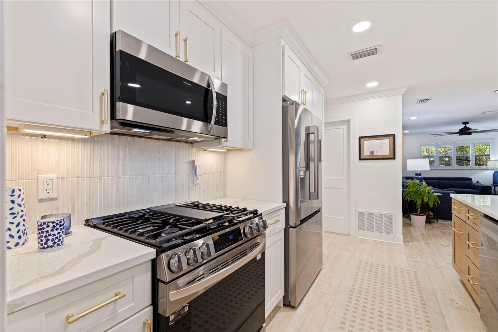 5711 VENETIAN BLVD NE — photo 9