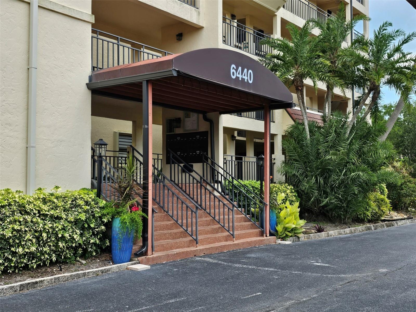 6440 MOURNING DOVE DR #402 — photo 2