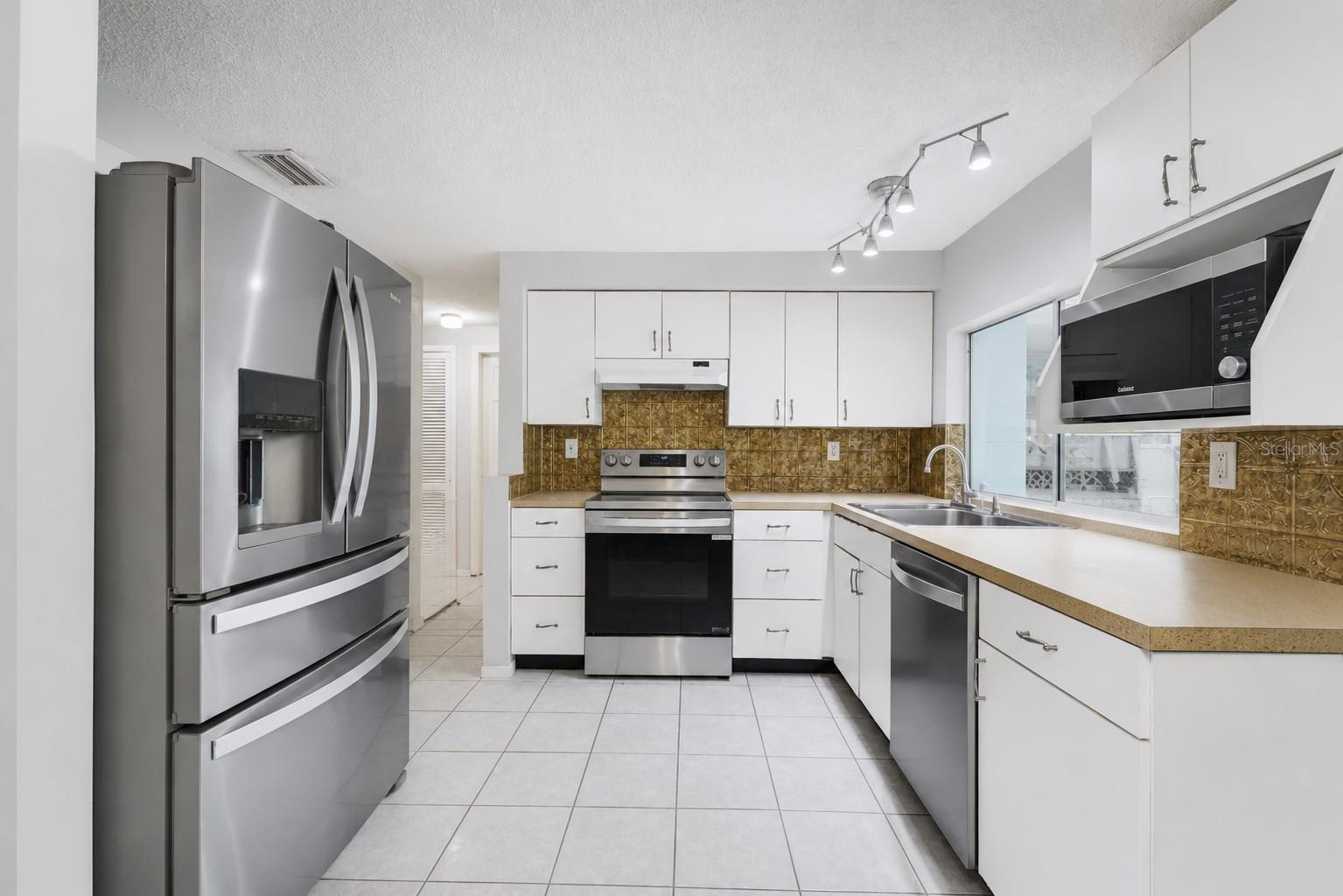 3302 ROCK ROYAL DR — photo 12