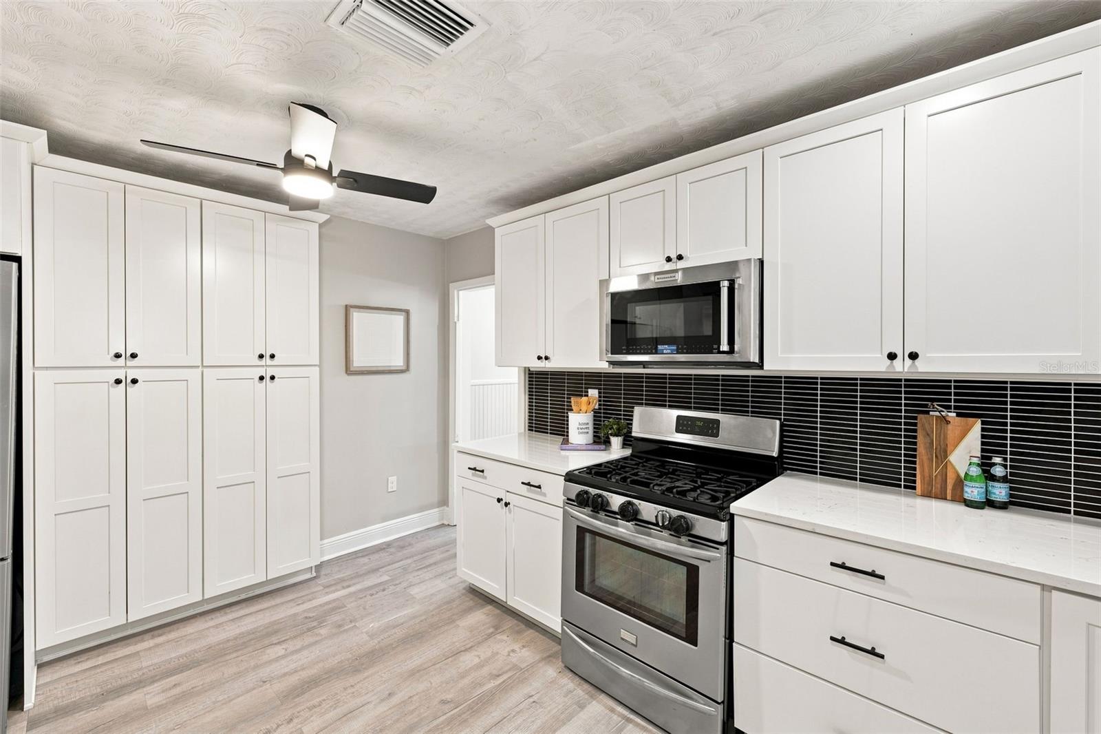 307 E NORTH ST — photo 11
