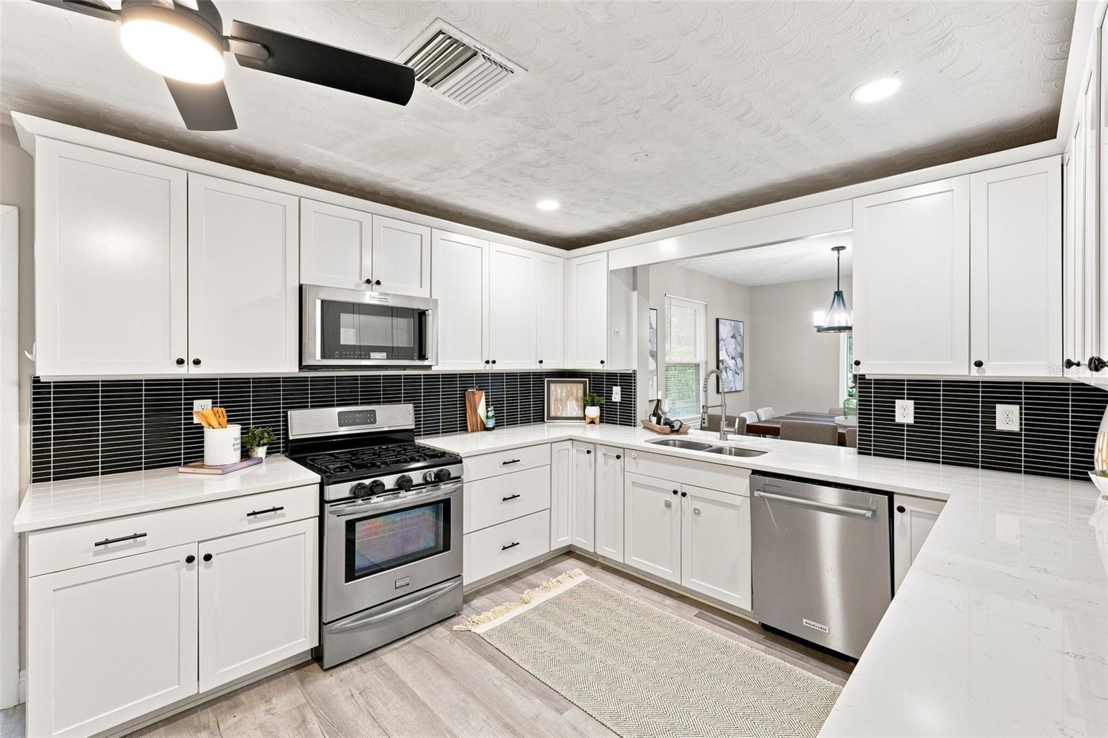 307 E NORTH ST — photo 8