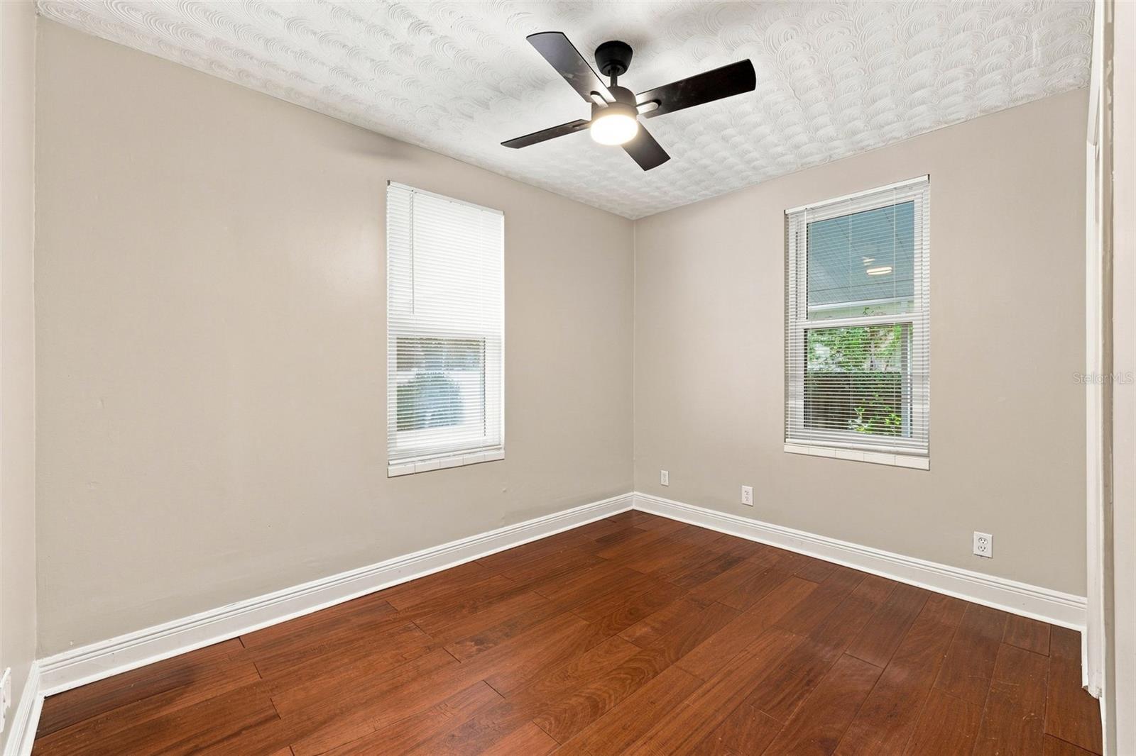 307 E NORTH ST — photo 17