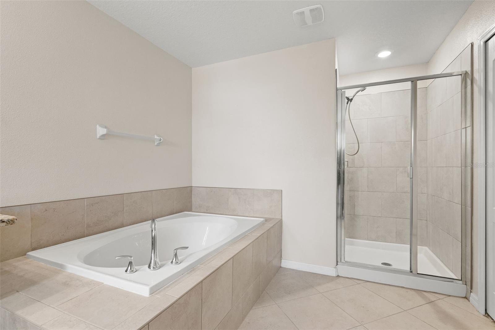 13728 REINDEER CIR — photo 34