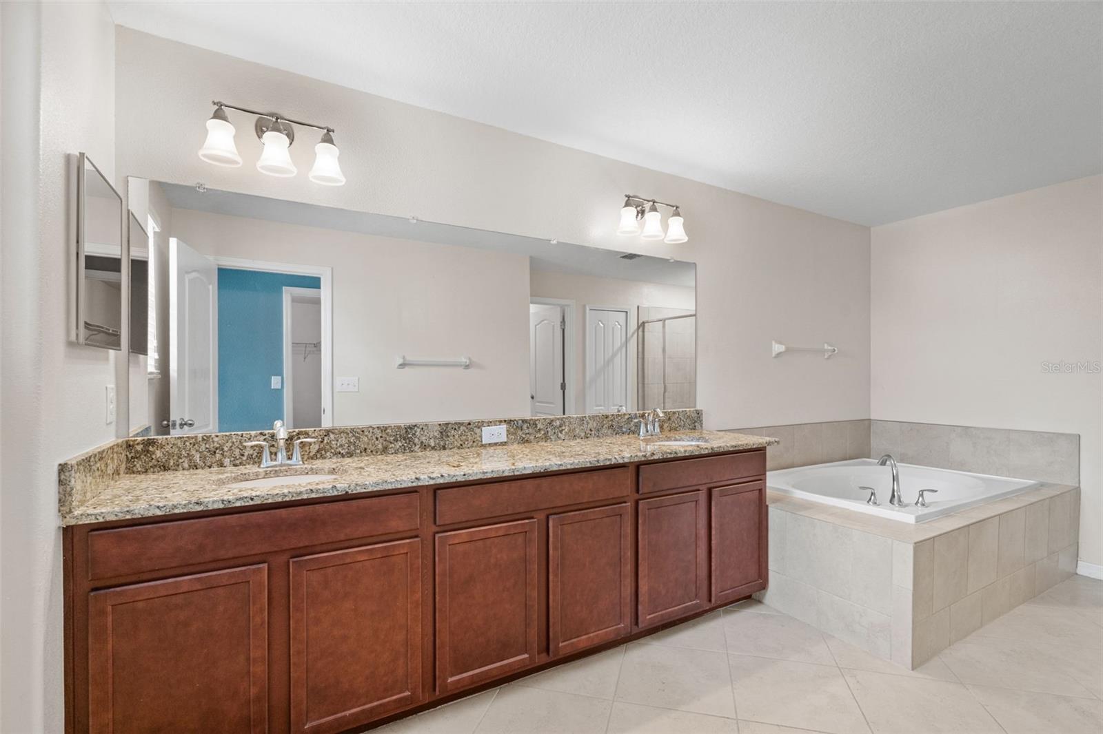13728 REINDEER CIR — photo 33