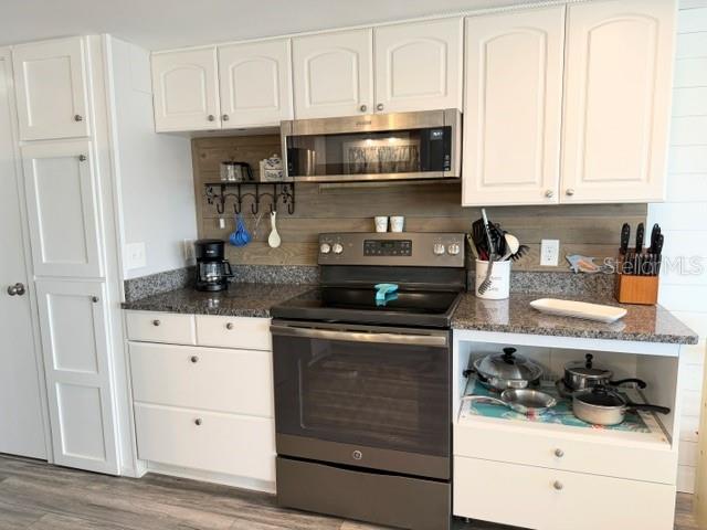 813 S GREEN CIR — photo 8