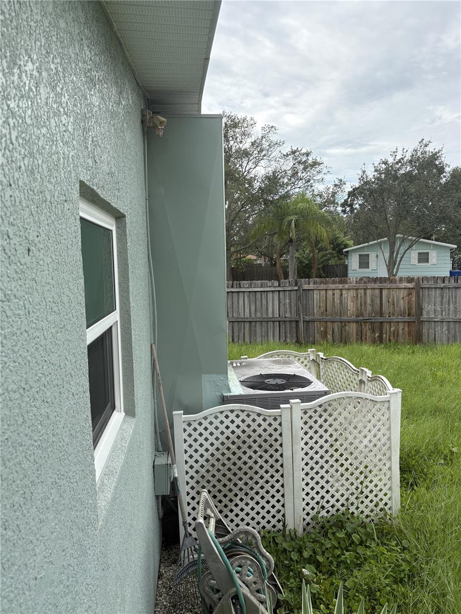 1890 SAN MATEO DR — photo 12