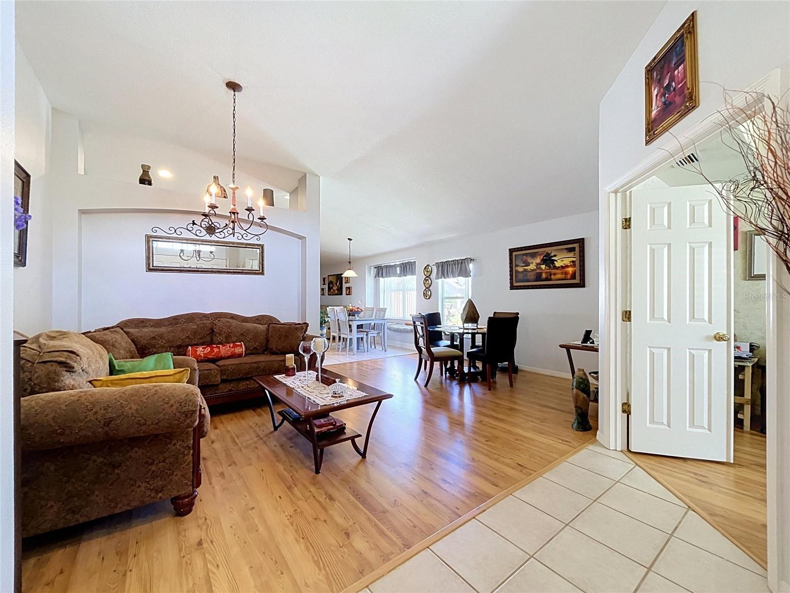 1433 GREELY CT — photo 8