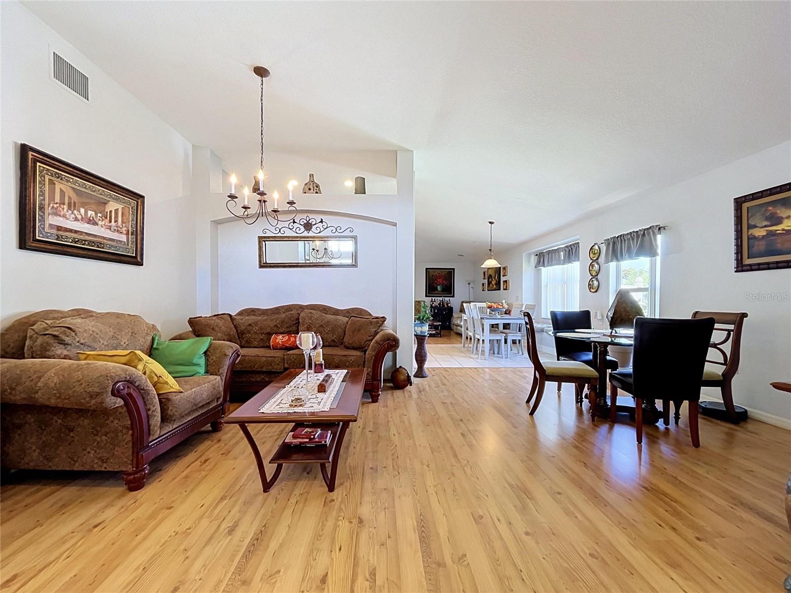 1433 GREELY CT — photo 9