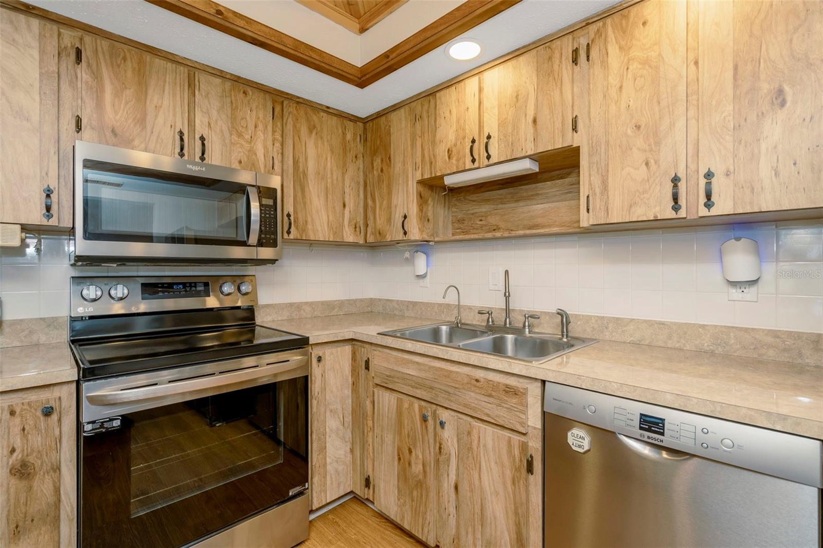 7614 RADCLIFFE CIR #B113 — photo 14