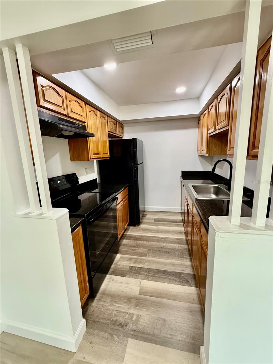 14106 VILLAGE TERRACE DR — photo 28