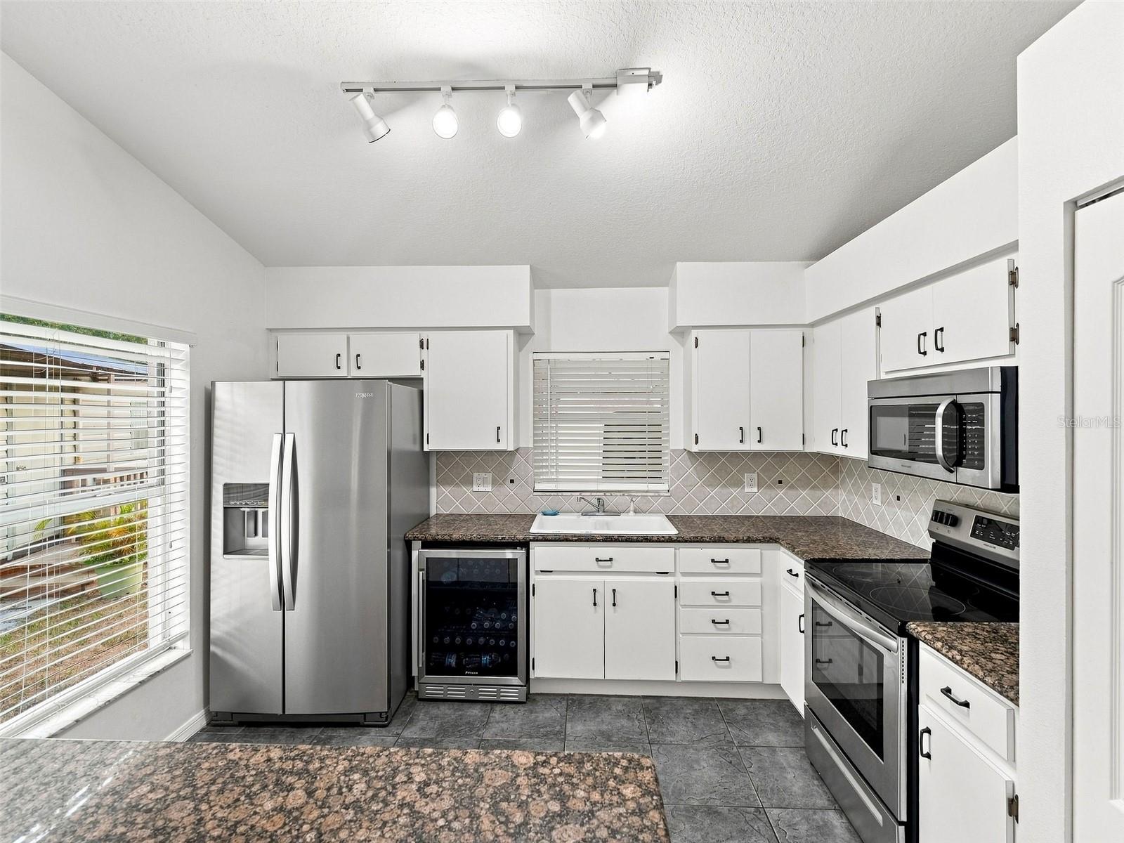 1018 PEACHWOOD DR — photo 13