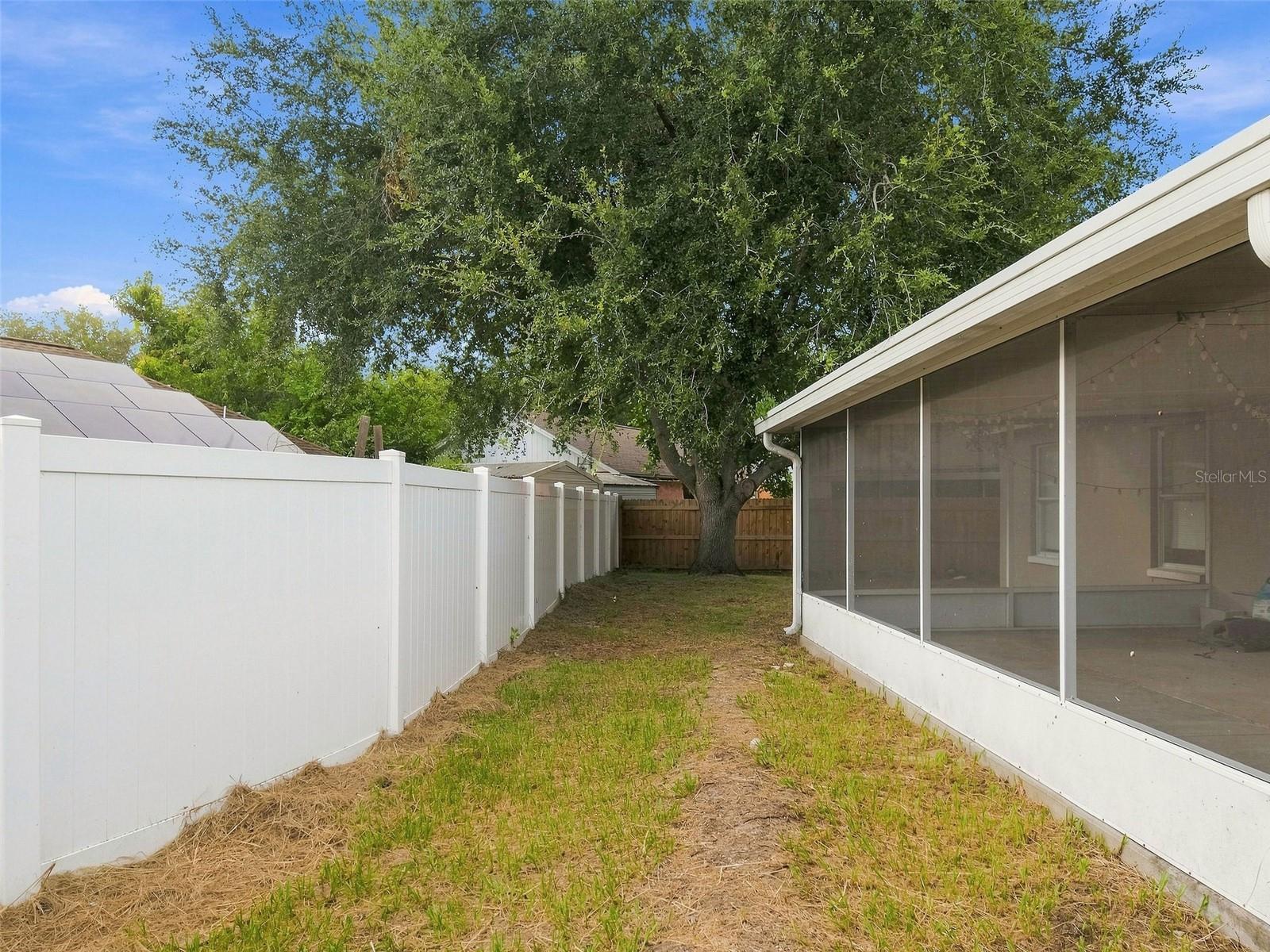 1018 PEACHWOOD DR — photo 31
