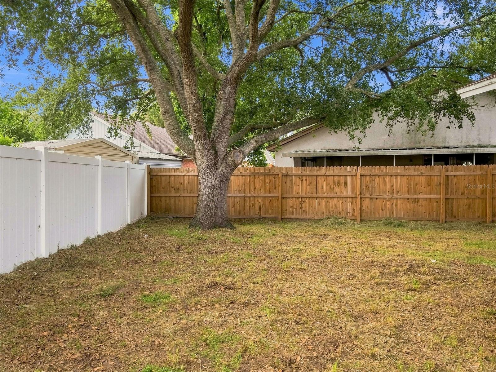 1018 PEACHWOOD DR — photo 26