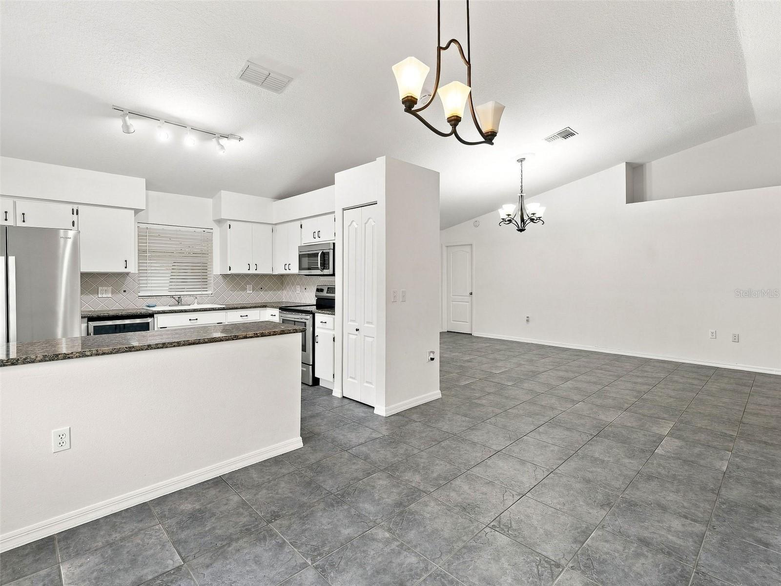 1018 PEACHWOOD DR — photo 11