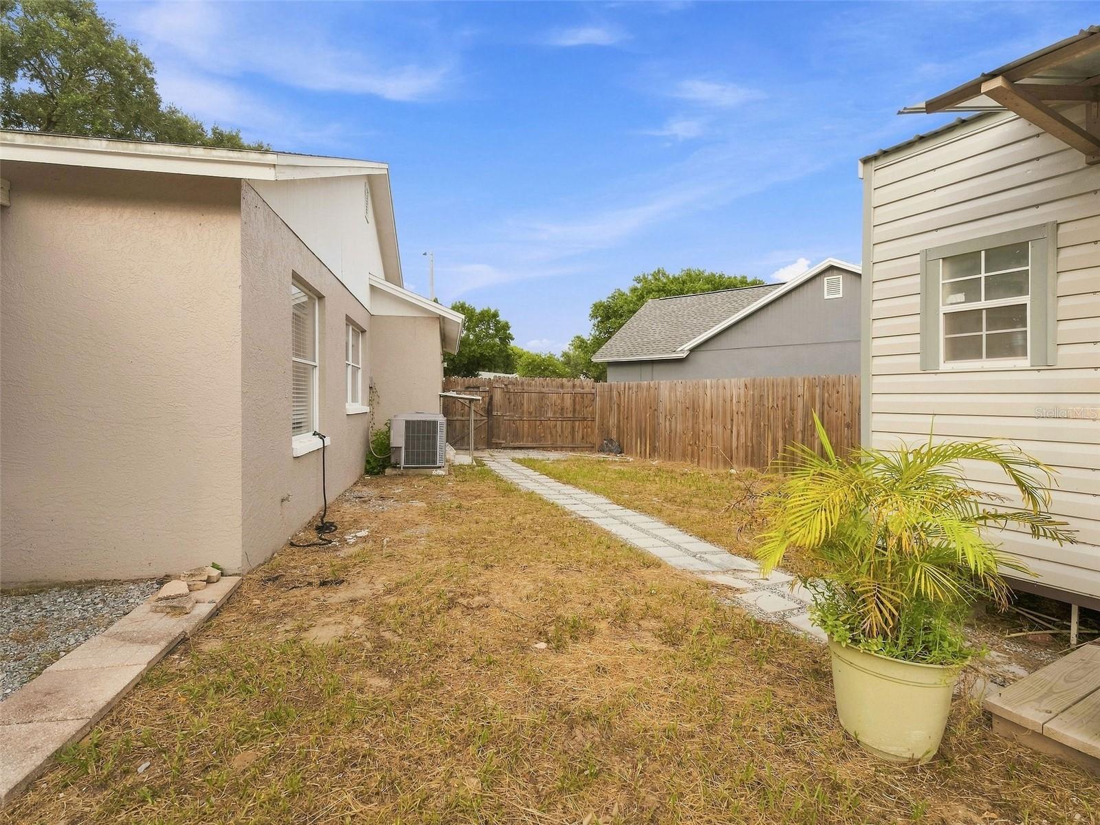 1018 PEACHWOOD DR — photo 27