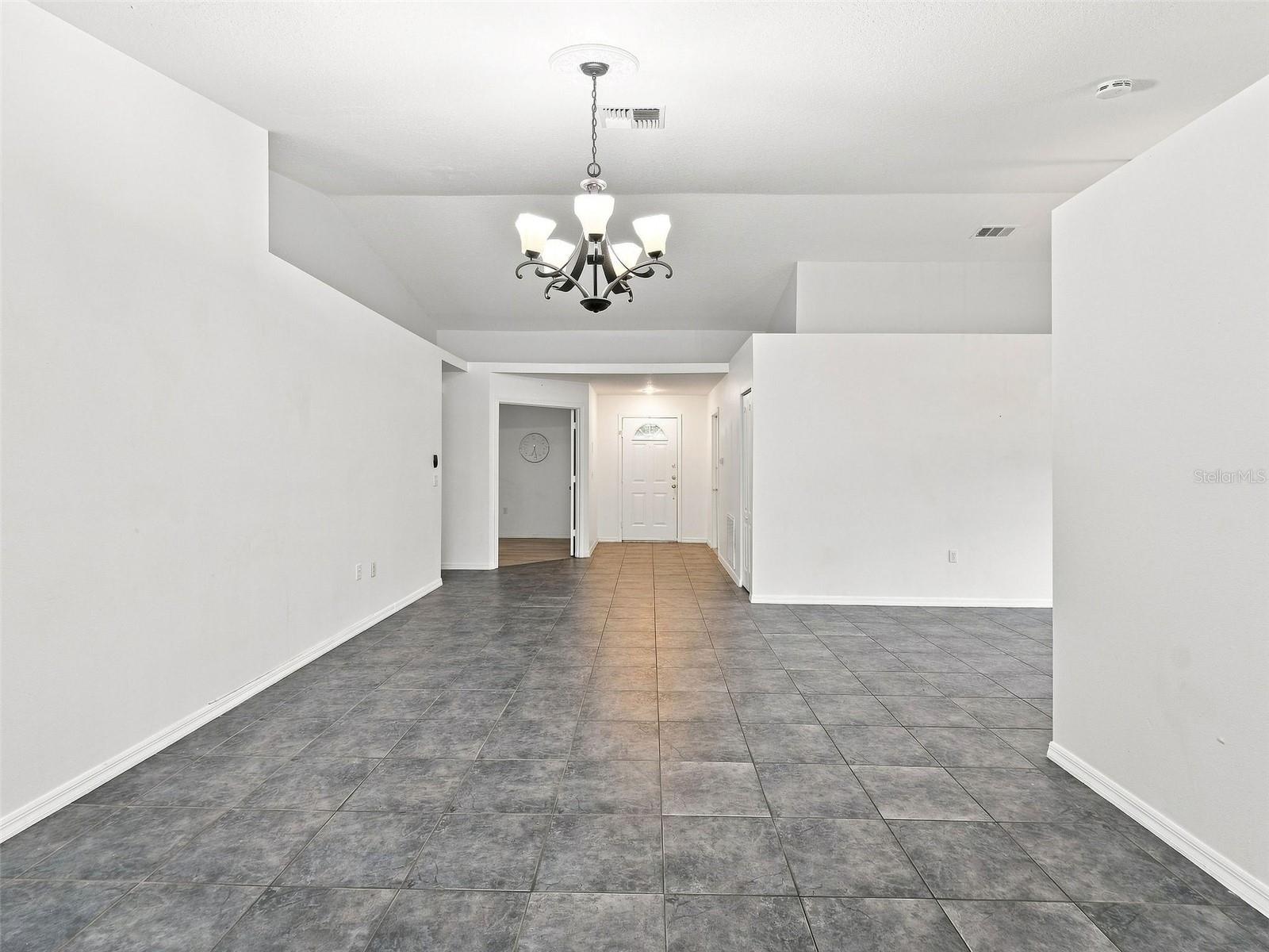 1018 PEACHWOOD DR — photo 8