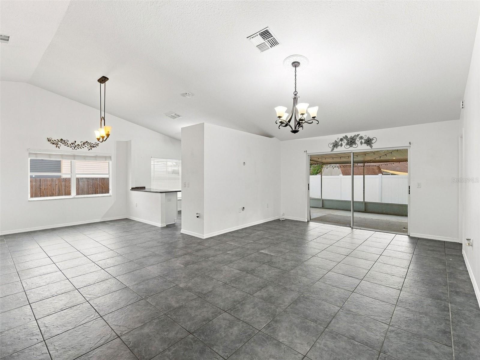 1018 PEACHWOOD DR — photo 9