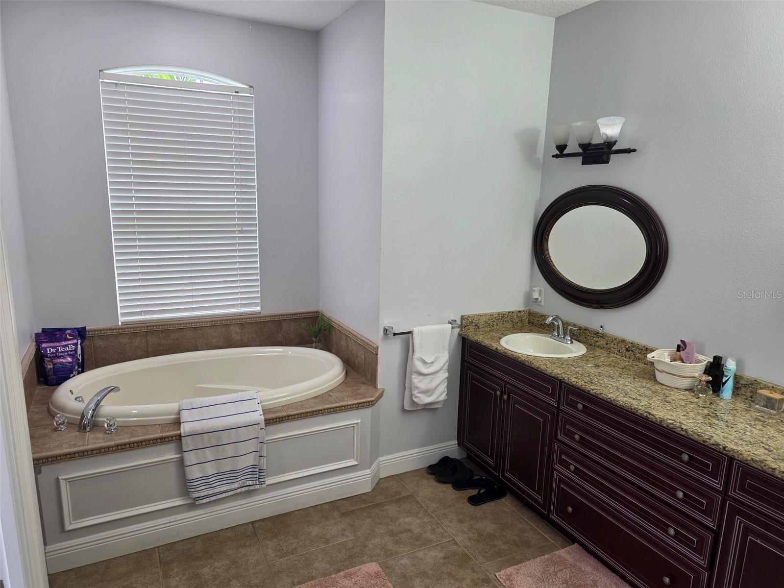 4644 SAWYER RD — photo 16
