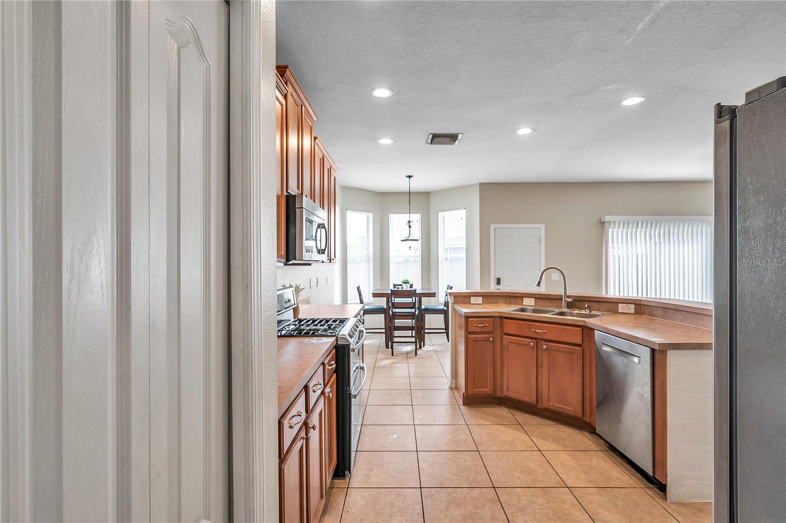 402 HALIFAX BAY CT — photo 39