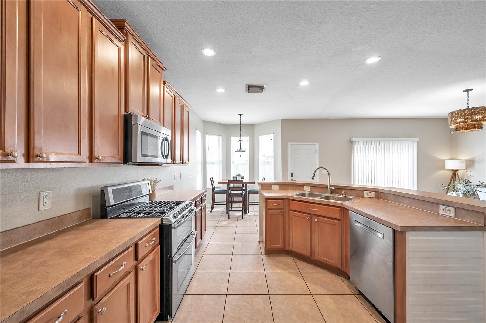 402 HALIFAX BAY CT — photo 38