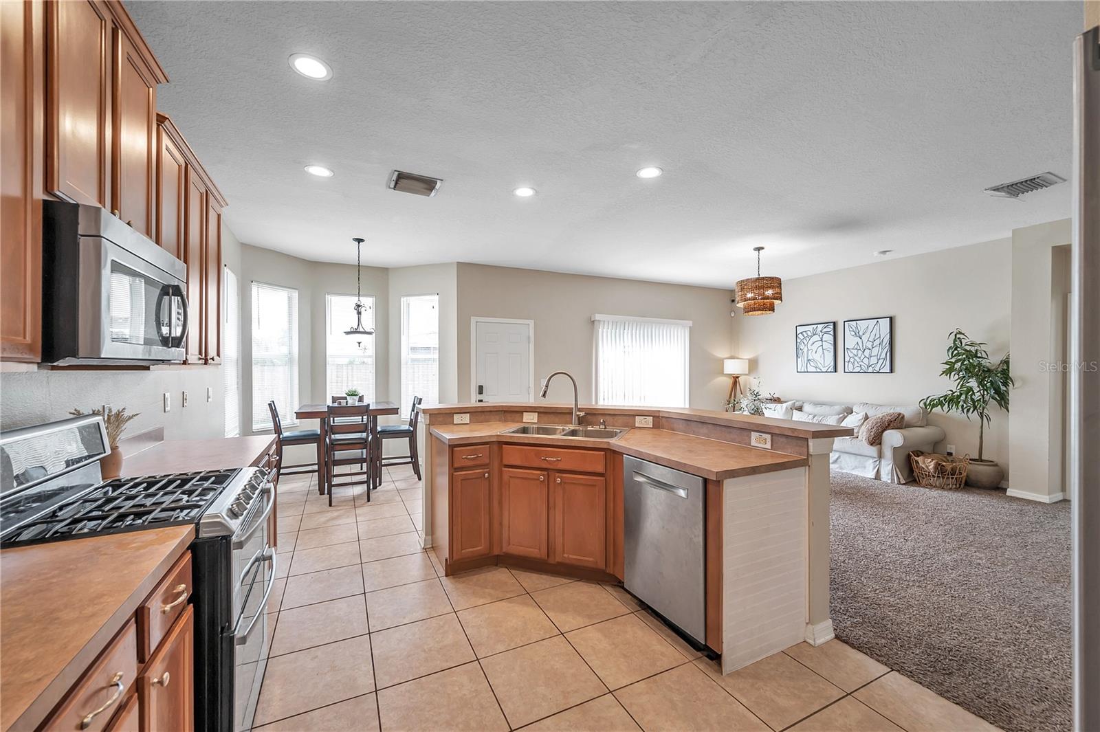 402 HALIFAX BAY CT — photo 37