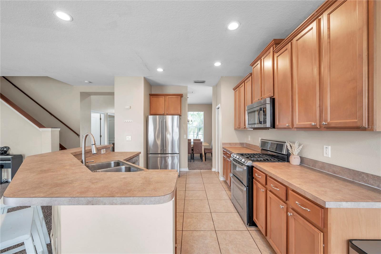 402 HALIFAX BAY CT — photo 34