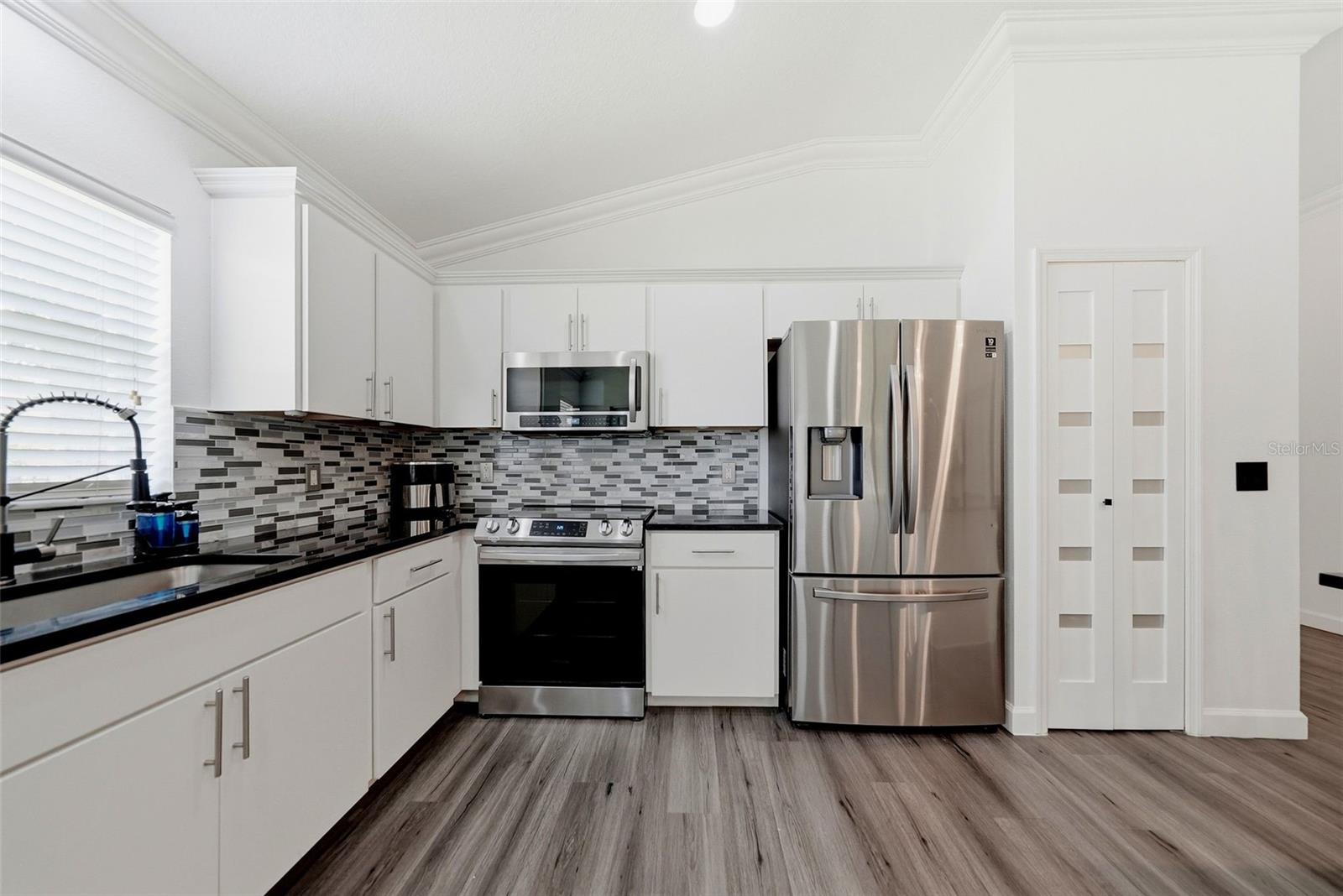 4037 WARWICK HILLS DR — photo 17
