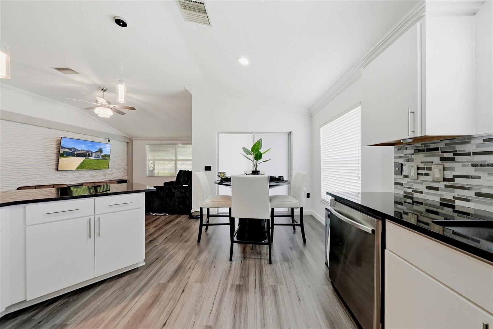4037 WARWICK HILLS DR — photo 20