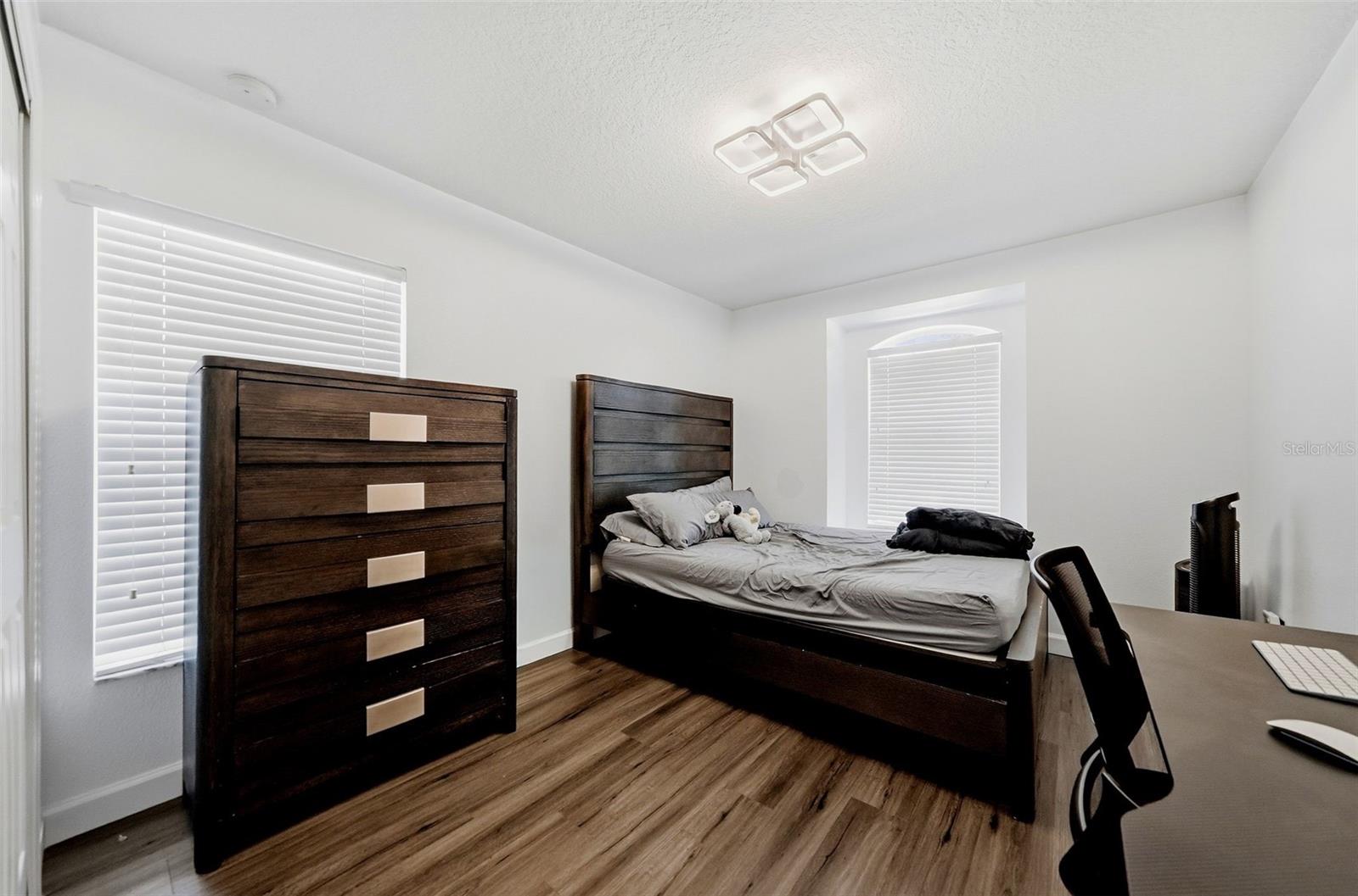 4037 WARWICK HILLS DR — photo 28