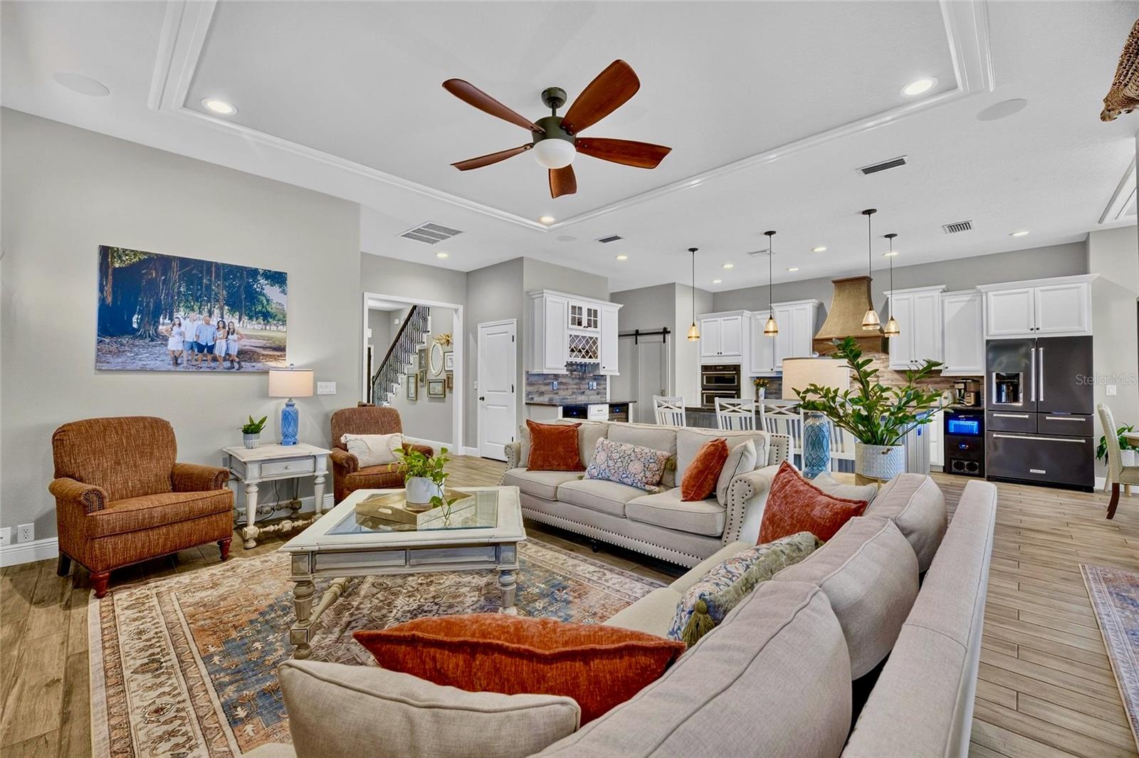303 W CHAPMAN RD — photo 13