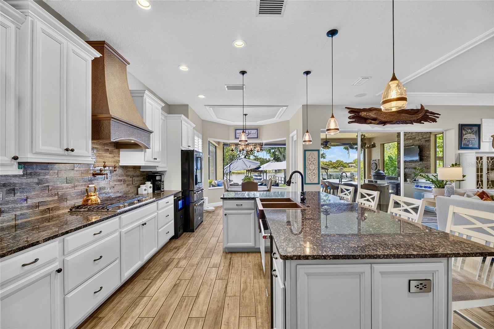 303 W CHAPMAN RD — photo 17