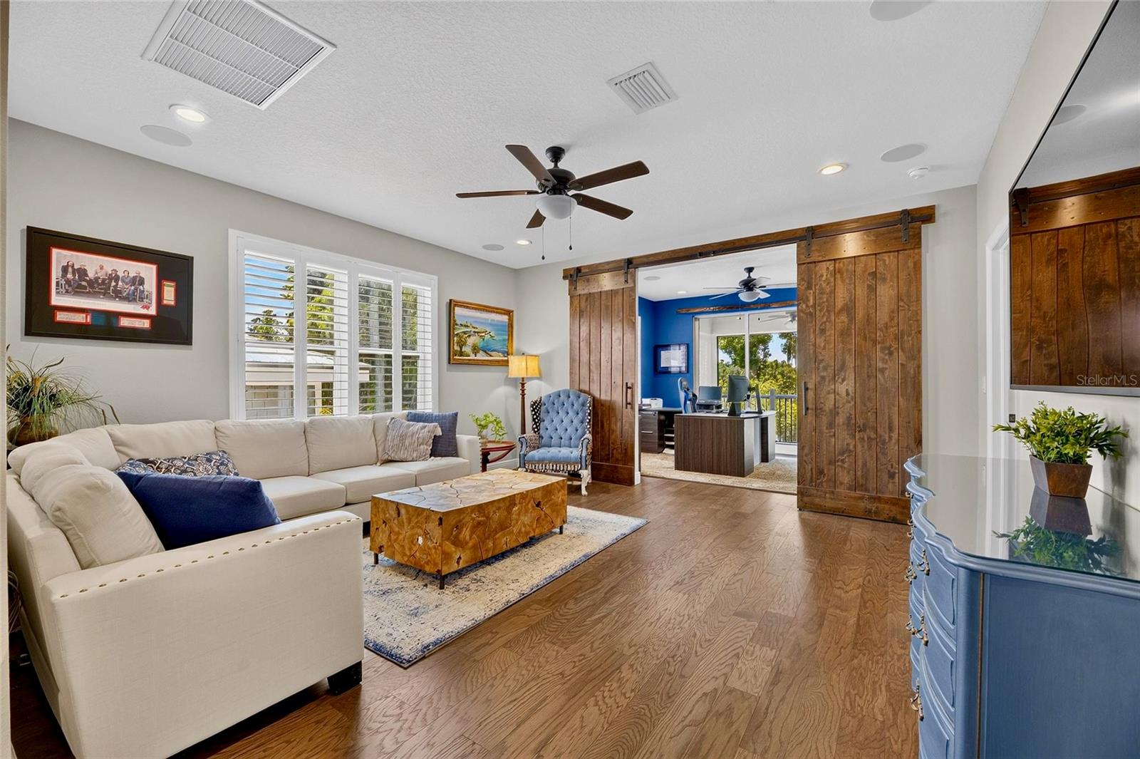 303 W CHAPMAN RD — photo 25