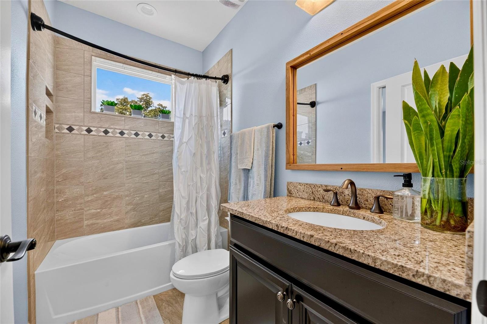 303 W CHAPMAN RD — photo 37