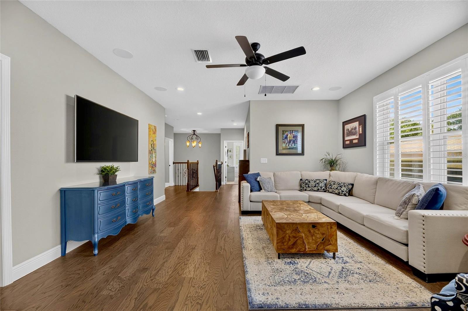 303 W CHAPMAN RD — photo 23