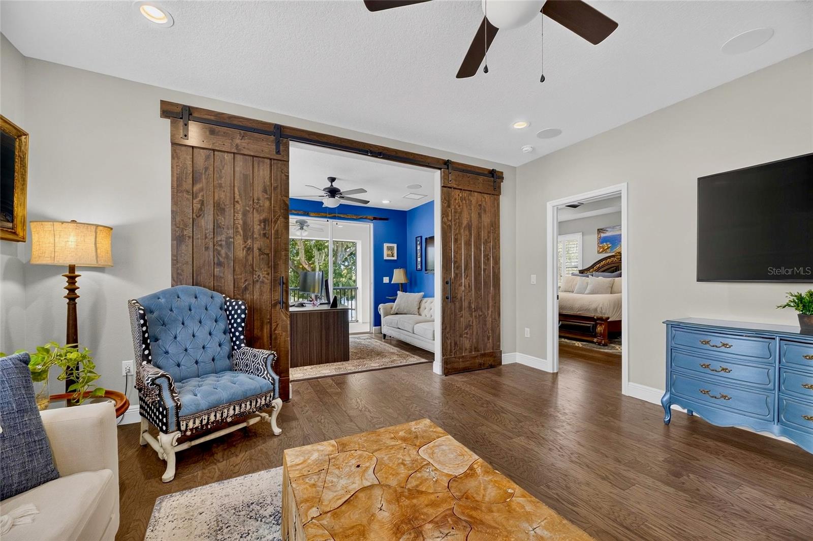 303 W CHAPMAN RD — photo 24