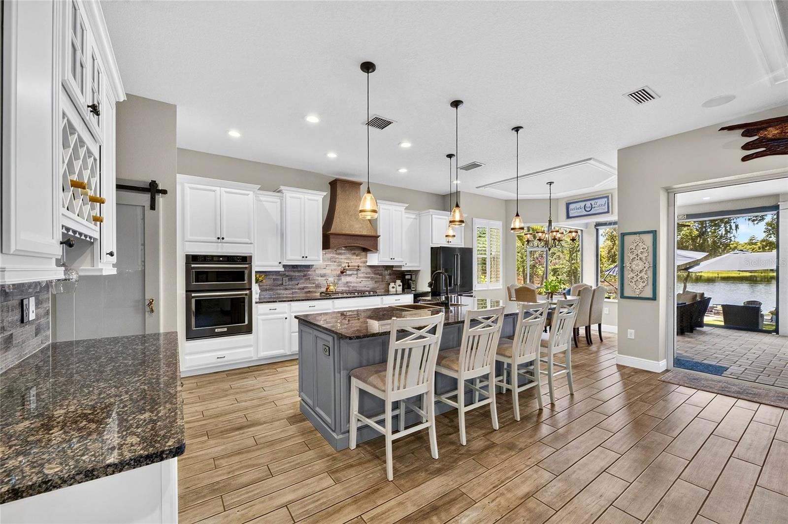 303 W CHAPMAN RD — photo 14