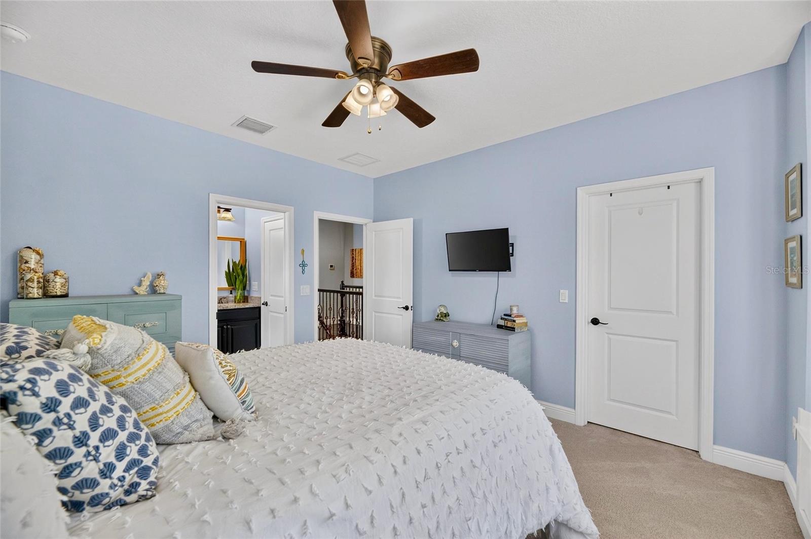 303 W CHAPMAN RD — photo 41