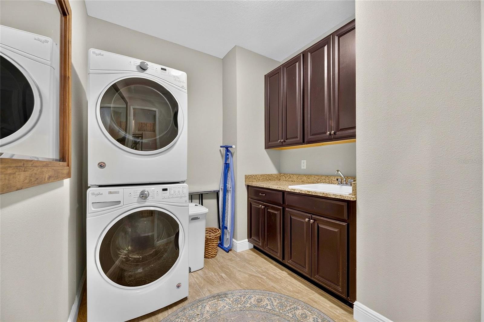 303 W CHAPMAN RD — photo 38