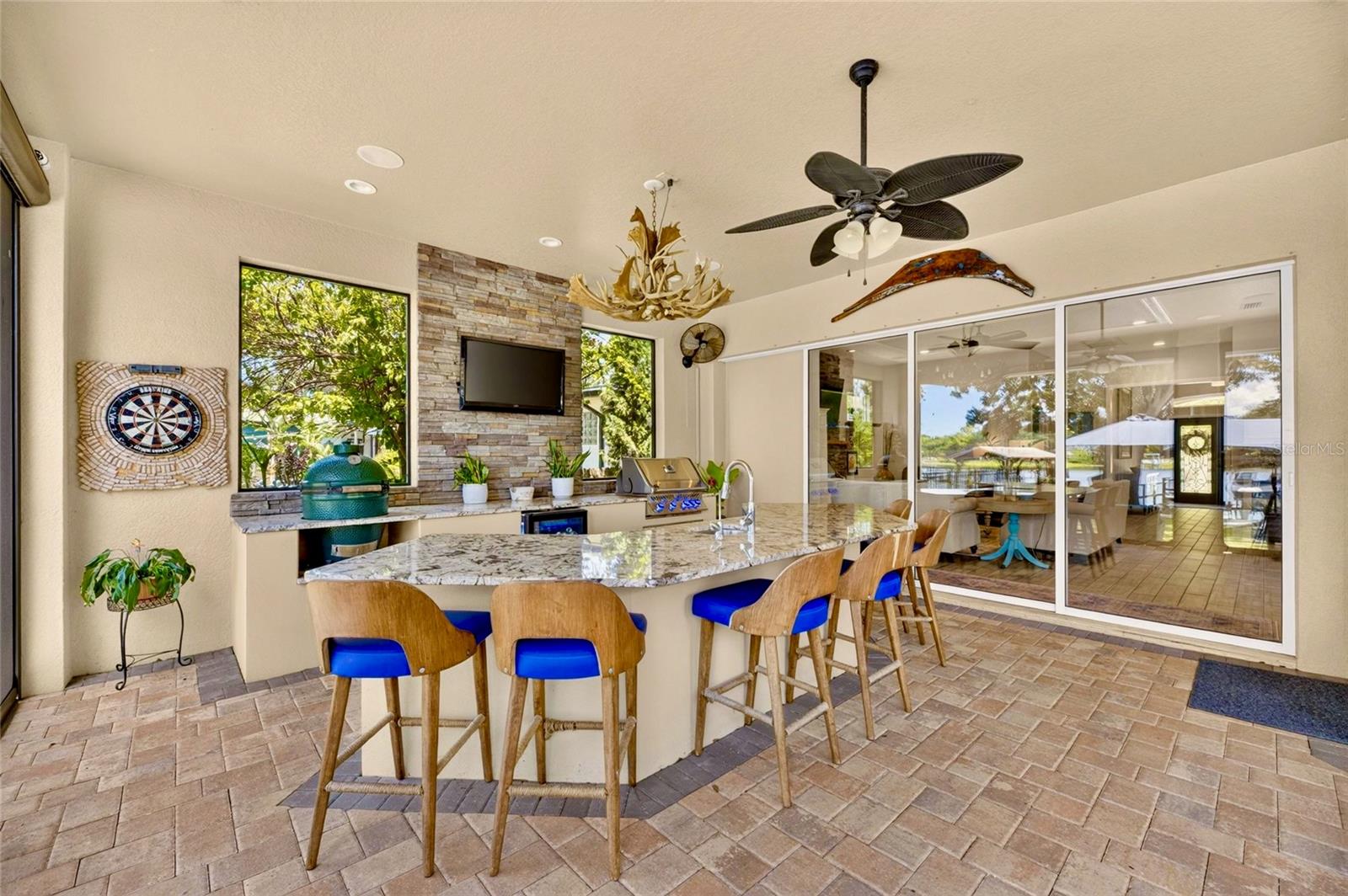 303 W CHAPMAN RD — photo 45