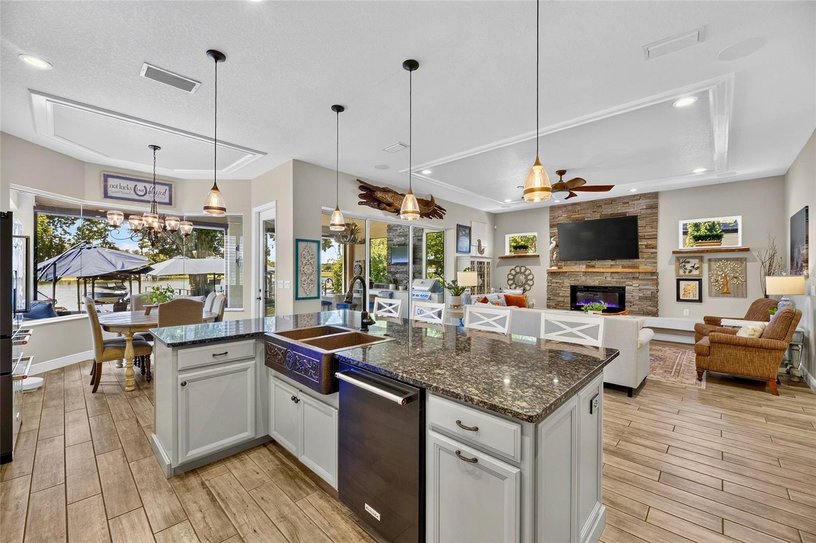 303 W CHAPMAN RD — photo 16