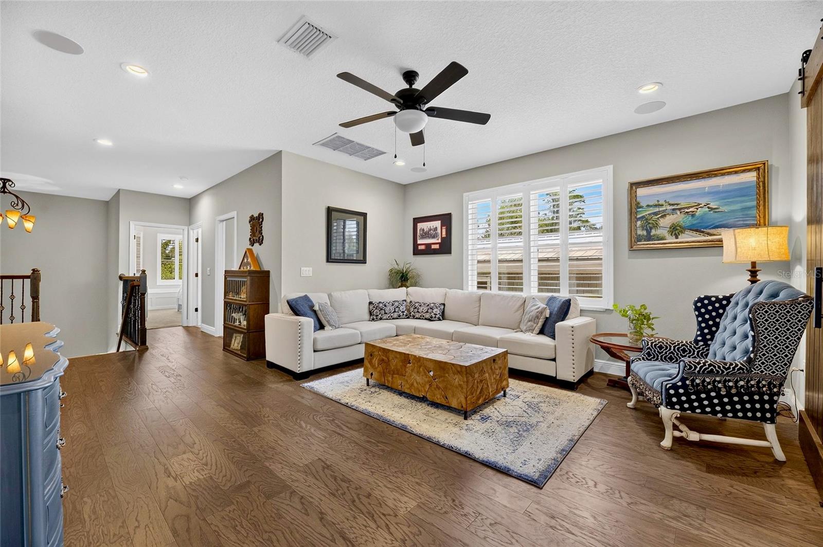 303 W CHAPMAN RD — photo 11
