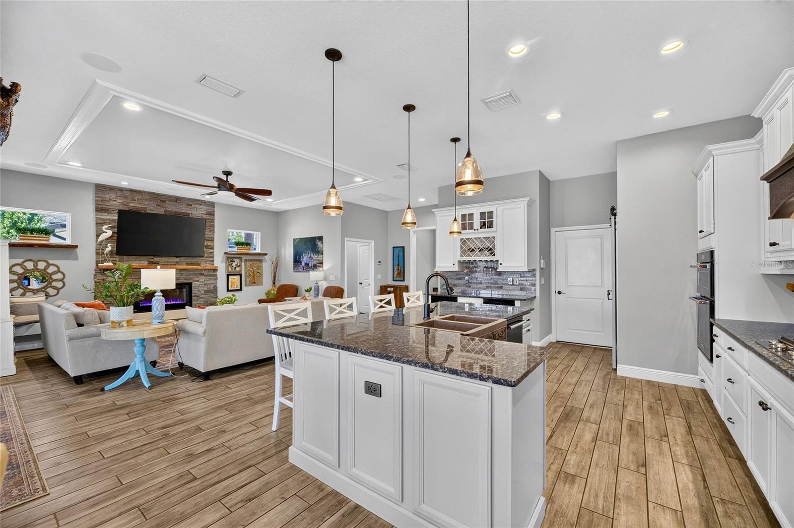 303 W CHAPMAN RD — photo 18