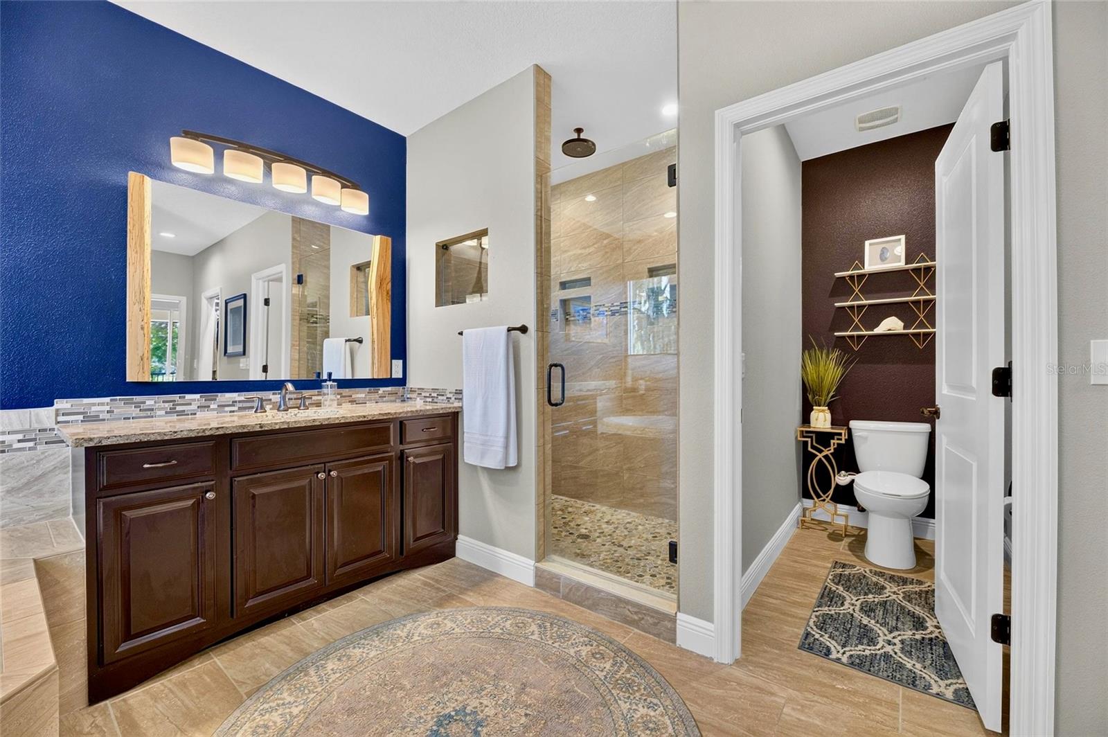 303 W CHAPMAN RD — photo 32