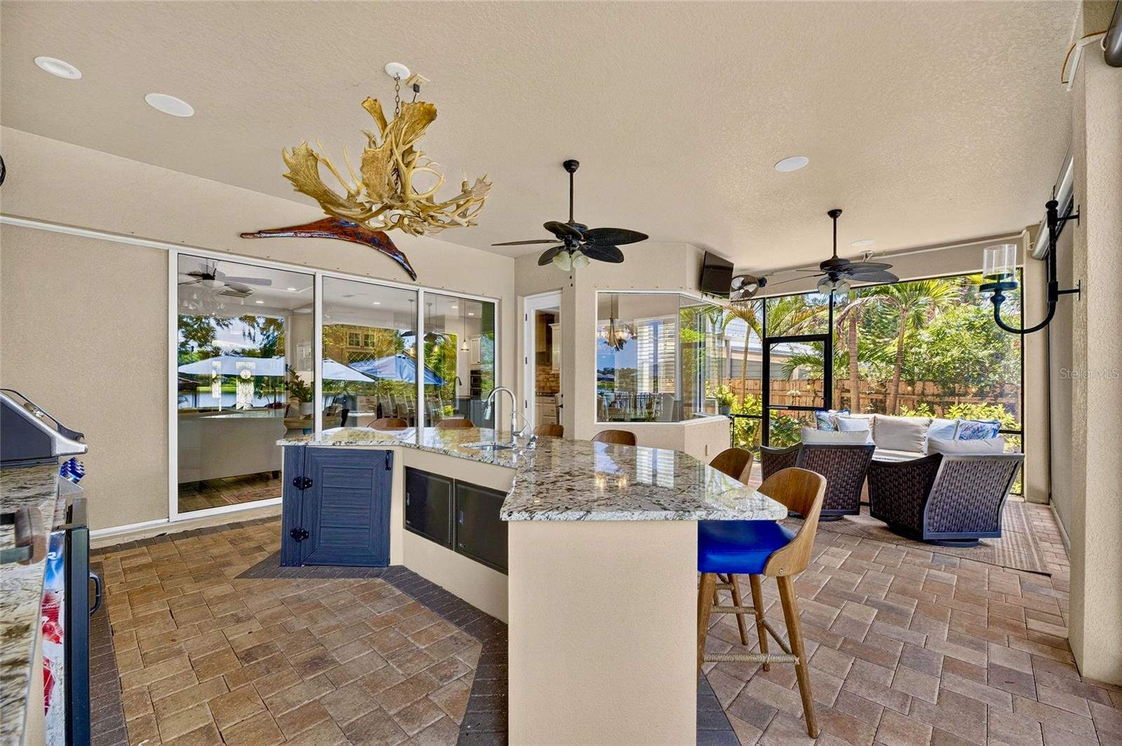 303 W CHAPMAN RD — photo 44