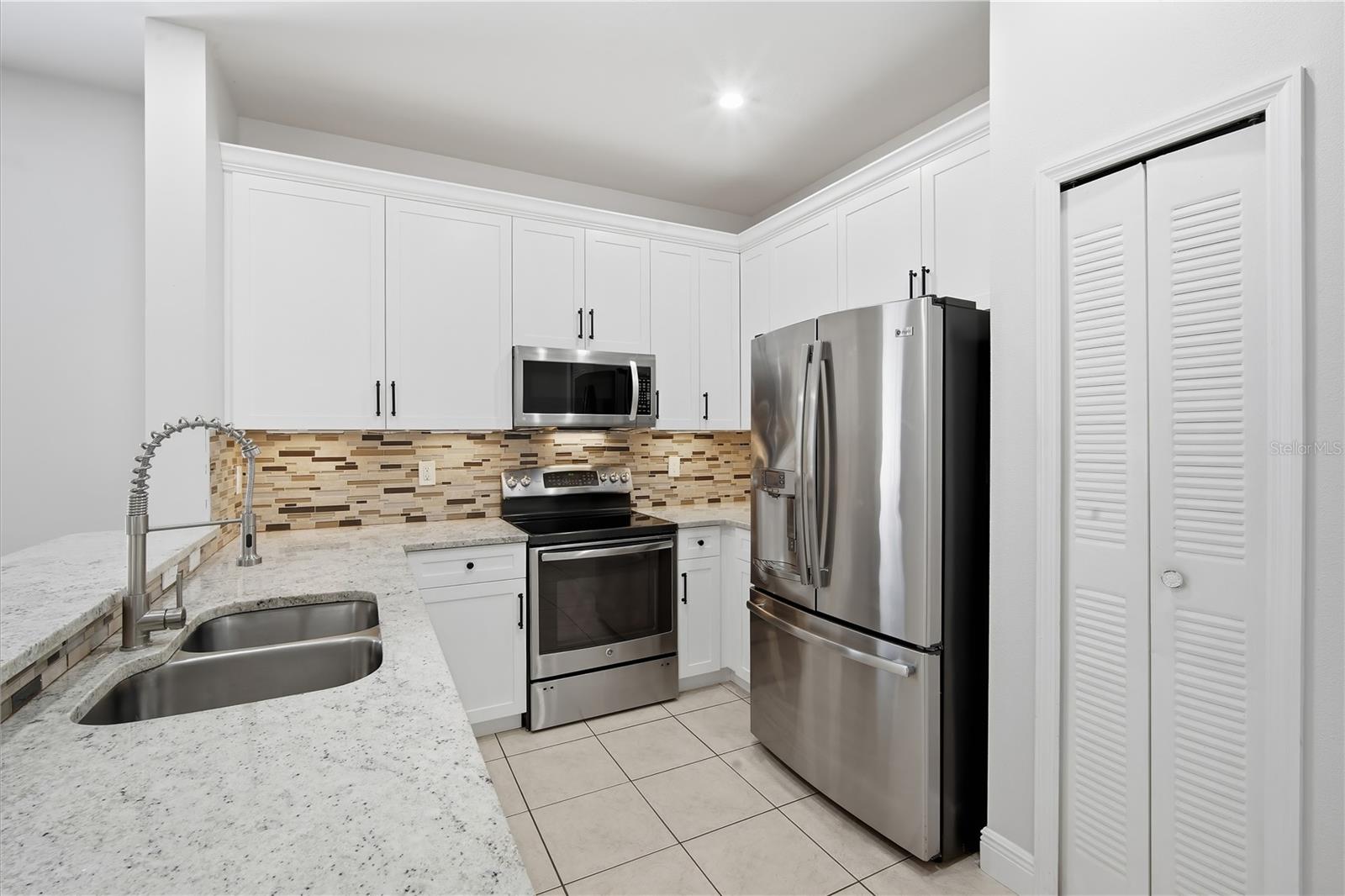 7605 N DIXON AVE — photo 9