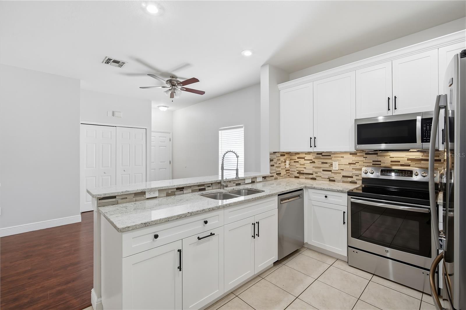 7605 N DIXON AVE — photo 8