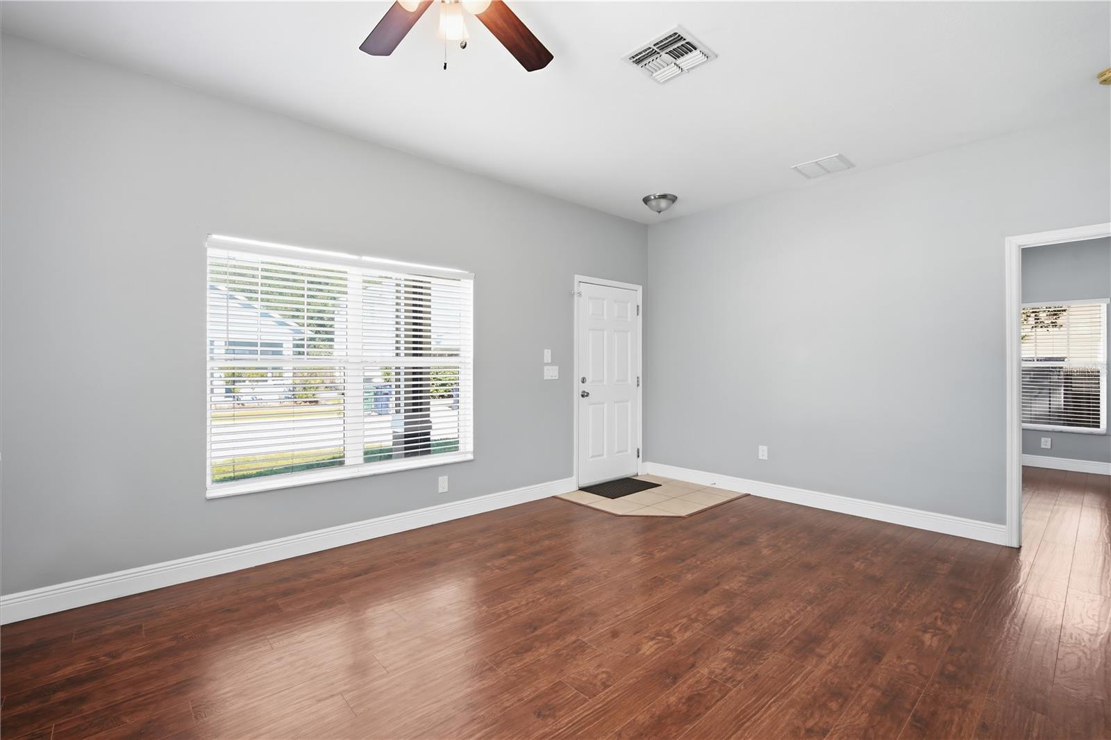 7605 N DIXON AVE — photo 4