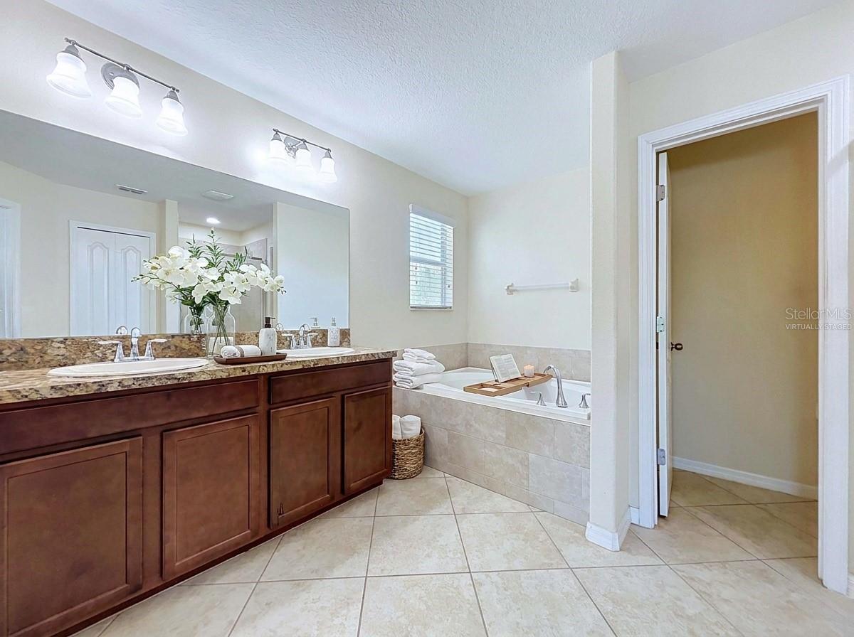 18607 BRIAR OAKS DR — photo 35