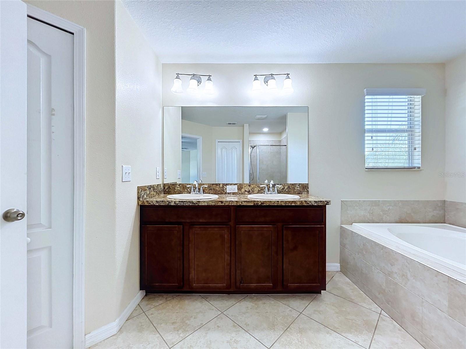 18607 BRIAR OAKS DR — photo 44