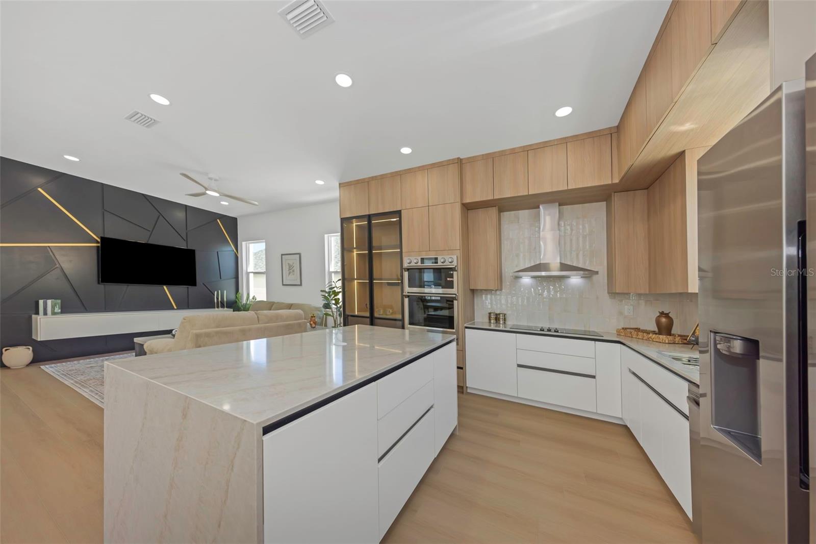 617 FOLSOM ST S — photo 34
